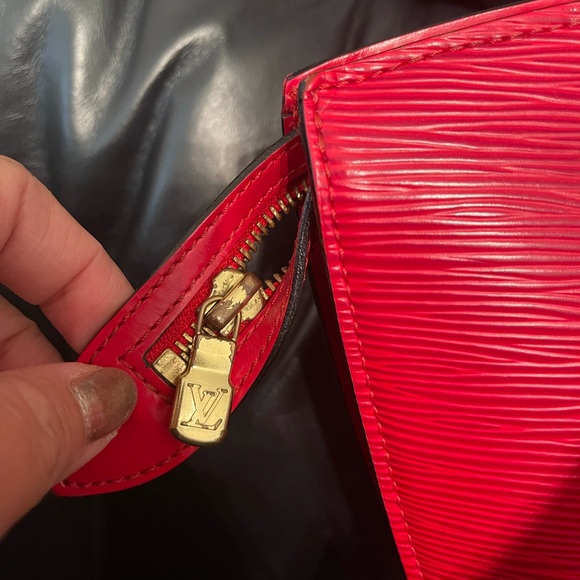 100% GUARANTEED AUTHENTIC Louis Vuitton Saint Jacques Epi Leather GM - Picture 6 of 10